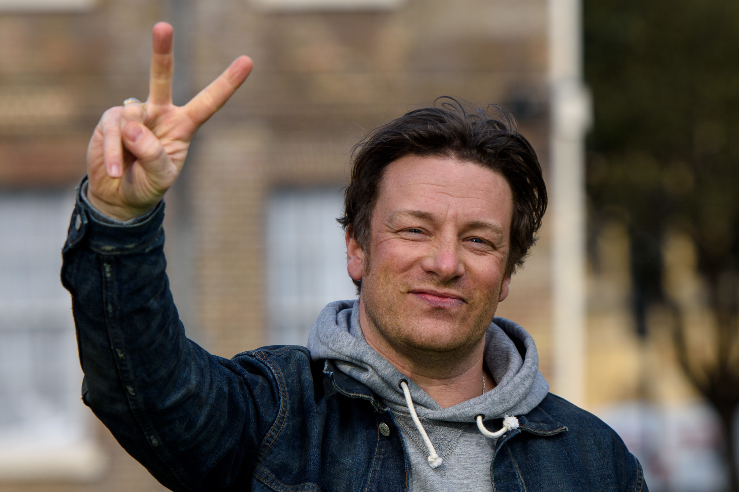 Jamie Oliver Reveals The Recipe For His 3 Ingredient Bread You Can ...