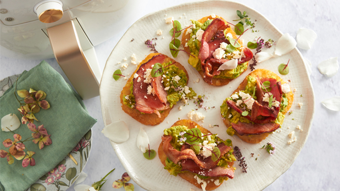 This Smashed Avo Hash Brown Recipe Will Score You Extra Brownie Points ...